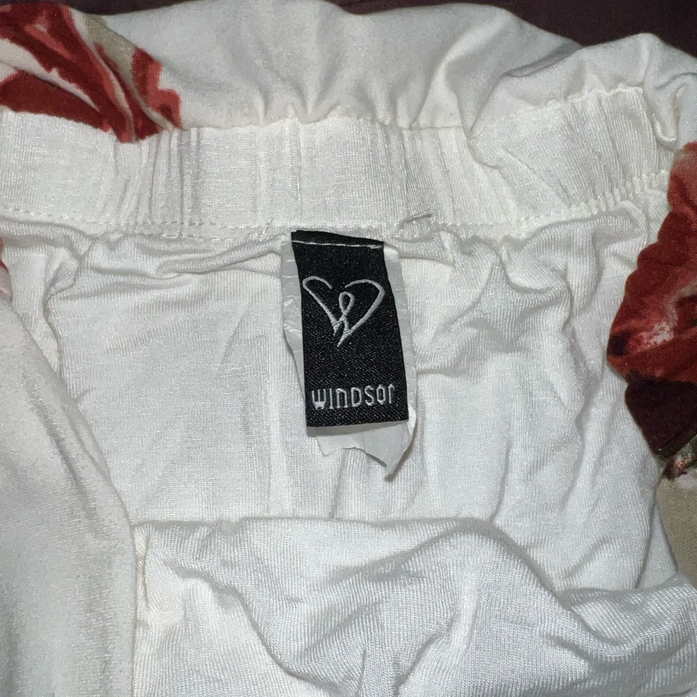 White Windsor & Floral Romper | Women’s Medium - Picture 7 of 12